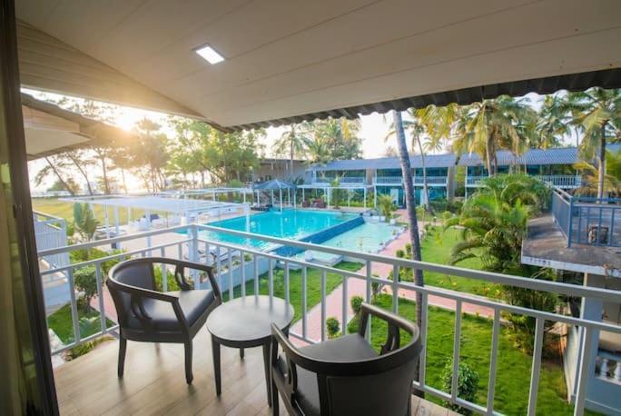 Foxoso La Beach Resort & Spa Old Goa Ngoại thất bức ảnh